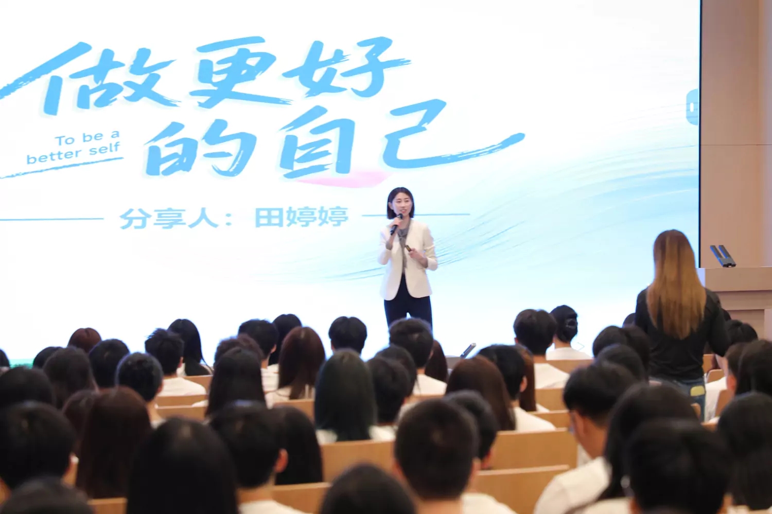 Vincanwo Group YOUNG Program 2025 starter: Over 600 nyutdannede legger ut p&aring; karrierereiser