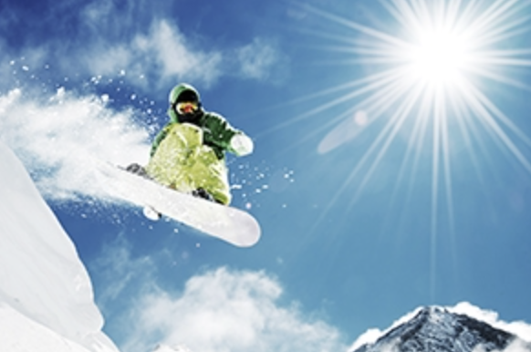 A Vincanwo Group napsug&aacute;rz&aacute;si teszteket v&eacute;gez annak ellenőrz&eacute;s&eacute;re, hogy az LCD-k&eacute;pernyők &eacute;s alkatr&eacute;szek anyagai kellők&eacute;ppen ellen&aacute;llnak-e a hosszabb napsug&aacute;rz&aacute;s hat&aacute;sainak.